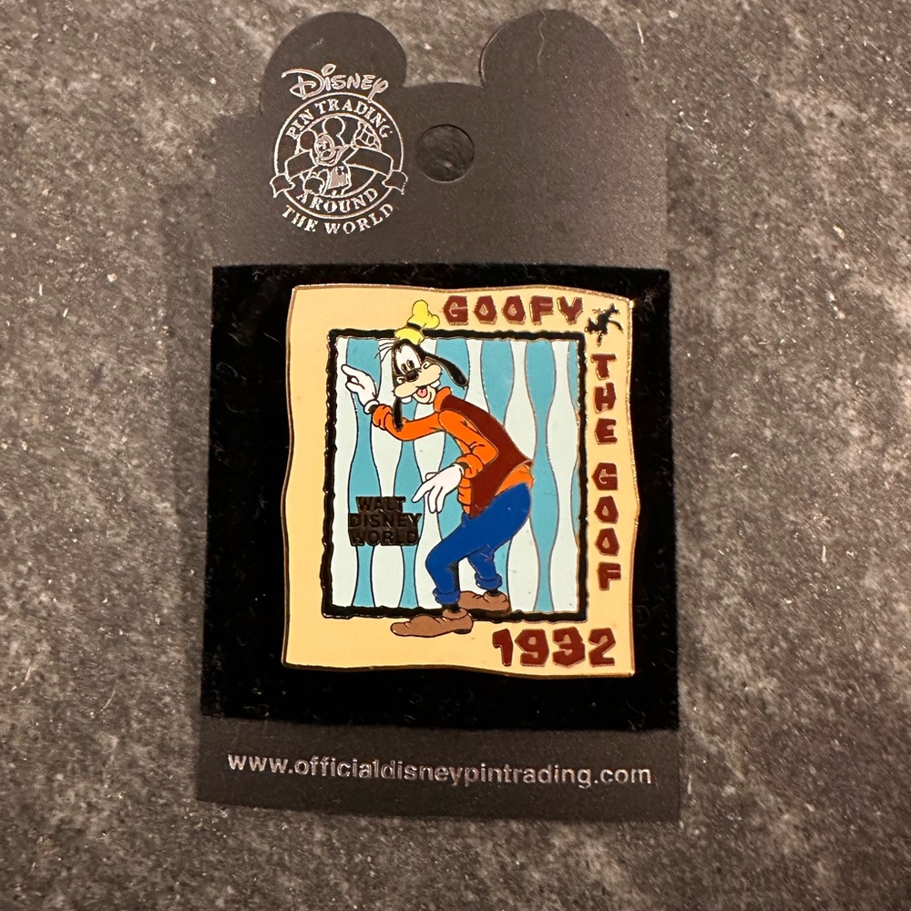 Disney Goofy the Goof 1932 Walt Disney World Disney Pin Trading Around the World